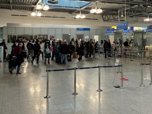 Odprawa paszportowa nowym, europejskim system Entry/Exit (EES) na lotnisku Poznań-Ławica Odprawa paszportowa nowym, europejskim system Entry/Exit (EES) na lotnisku Poznań-Ławica