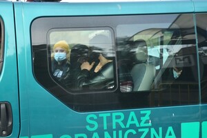 Bus z nielegalnymi migrantami zatrzymany w Kostrzynie nad Odrą/zdj. Gazeta Lubuska Bus z nielegalnymi migrantami zatrzymany w Kostrzynie nad Odrą/zdj. Gazeta Lubuska