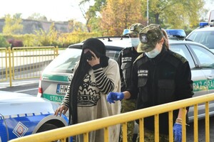 Bus z nielegalnymi migrantami zatrzymany w Kostrzynie nad Odrą/zdj. Gazeta Lubuska Bus z nielegalnymi migrantami zatrzymany w Kostrzynie nad Odrą/zdj. Gazeta Lubuska