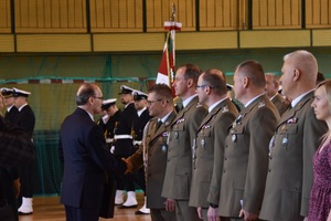 Wręczenie pamiątkowej monety