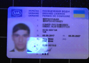 Podrobione ukraińskie prawo jazdy w świetle UV Podrobione ukraińskie prawo jazdy w świetle UV