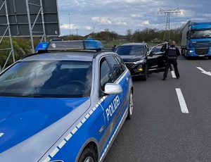 Wspólne polsko-niemieckie patrole zatrzymują poszukiwane pojazdy Wspólne polsko-niemieckie patrole zatrzymują poszukiwane pojazdy