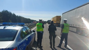 Zabezpieczenie miejsca zdarzenia na niemieckiej autostradzie Zabezpieczenie miejsca zdarzenia na niemieckiej autostradzie