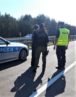 Zabezpieczenie miejsca zdarzenia na niemieckiej autostradzie Zabezpieczenie miejsca zdarzenia na niemieckiej autostradzie