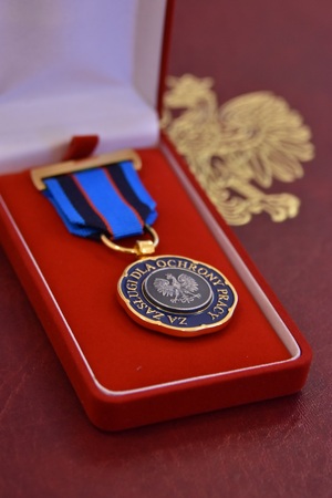 Wręczona odznaka honorowa "Za zasługi dla ochrony pracy" Wręczona odznaka honorowa &quot;Za zasługi dla ochrony pracy&quot;