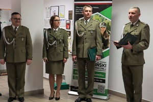 Nowy Komendant Placówki SG w Świecku (pierwszy z prawej) Nowy Komendant Placówki SG w Świecku (pierwszy z prawej)