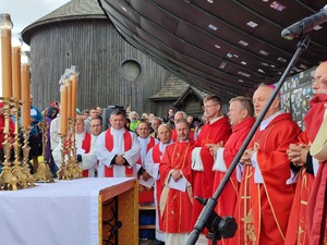 Uroczystość religijna na szczycie Śnieżki Uroczystość religijna na szczycie Śnieżki