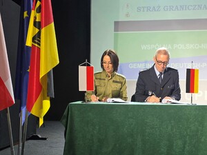 Otwarcie Wspólnej Polsko-Niemieckiej Placówki w Tuplicach - za stołem płk SG Monika Musielak Komendant Nadodrzańskiego Oddziału Straży Granicznej oraz Carsten Glade Prezydent Dyrekcji Policji Federalnej w Berlinie Otwarcie Wspólnej Polsko-Niemieckiej Placówki w Tuplicach - za stołem płk SG Monika Musielak Komendant Nadodrzańskiego Oddziału Straży Granicznej oraz Carsten Glade Prezydent Dyrekcji Policji Federalnej w Berlinie