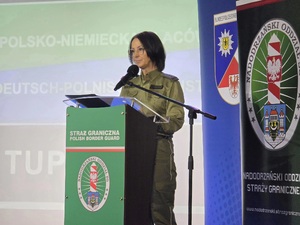 Otwarcie Wspólnej Polsko-Niemieckiej Placówki w Tuplicach - przemawia płk SG Monika Musielak Komendant Nadodrzańskiego Oddziału Straży Granicznej Otwarcie Wspólnej Polsko-Niemieckiej Placówki w Tuplicach - przemawia płk SG Monika Musielak Komendant Nadodrzańskiego Oddziału Straży Granicznej