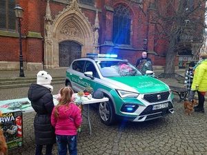 Funkcjonariusz Placówki Straży Granicznej w Legnicy podczas 33. Finału WOŚP Funkcjonariusz Placówki Straży Granicznej w Legnicy podczas 33. Finału WOŚP
