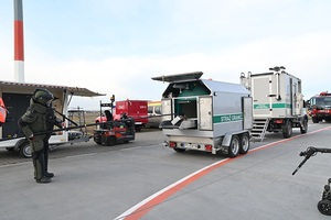 Wspólne ćwiczenia służb na płycie lotniska poznańskiej Ławicy Wspólne ćwiczenia służb na płycie lotniska poznańskiej Ławicy