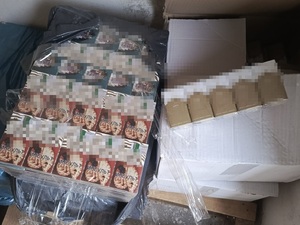 Zatrzymany towar - papierosy bez polskich znaków skarbowych akcyzy Zatrzymany towar - papierosy bez polskich znaków skarbowych akcyzy