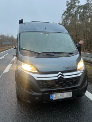 Skradziony kamper zatrzymany przez funkcjonariuszy ze wspólnego polsko-niemieckiego patrolu Straży Granicznej Skradziony kamper zatrzymany przez funkcjonariuszy ze wspólnego polsko-niemieckiego patrolu Straży Granicznej