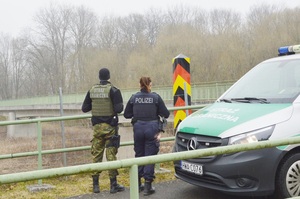 Wspólny polsko-niemiecki patrol funkcjonariuszy Straży Granicznej na terytorium Niemiec Wspólny polsko-niemiecki patrol funkcjonariuszy Straży Granicznej na terytorium Niemiec