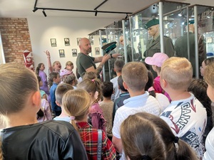 Uczniowie z Dychowa w Nadodrzańskim Oddziale Straży Granicznej Uczniowie z Dychowa w Nadodrzańskim Oddziale Straży Granicznej