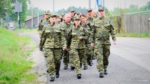 Symboliczny marsz kadry kierowniczej Nadodrzańskiego Oddziału Straży Granicznej śladami dawnej polsko-niemieckiej granicy Symboliczny marsz kadry kierowniczej Nadodrzańskiego Oddziału Straży Granicznej śladami dawnej polsko-niemieckiej granicy