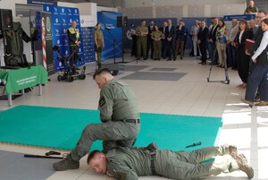 Przekazanie sprzętu funkcjonariuszom Nadodrzańskiego Oddziału Straży Granicznej Pokaz umiejętności funkcjonariuszy Nadodrzańskiego Oddziału Straży Granicznej