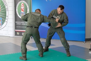 Przekazanie sprzętu funkcjonariuszom Nadodrzańskiego Oddziału Straży Granicznej Pokaz umiejętności funkcjonariuszy Nadodrzańskiego Oddziału Straży Granicznej