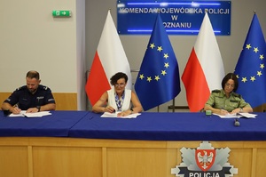 Podpisanie porozumień z wielkopolskimi szkołami w sprawie szkolenia młodzieży w Oddziałach o Profilu Mundurowym Podpisanie porozumień z wielkopolskimi szkołami w sprawie szkolenia młodzieży w Oddziałach o Profilu Mundurowym
