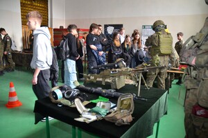 Promocja służby w Straży Granicznej podczas dni otwartych, targów lub innych wydarzeń organizowanych dla uczniów i studentów Promocja służby w Straży Granicznej podczas dni otwartych, targów lub innych wydarzeń organizowanych dla uczniów i studentów