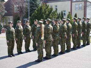 Nowi funkcjonariusze Nadodrzańskiego Oddziału Straży Granicznej na szkoleniu podstawowym w Krośnie Odrzańskim Nowi funkcjonariusze Nadodrzańskiego Oddziału Straży Granicznej na szkoleniu podstawowym w Krośnie Odrzańskim