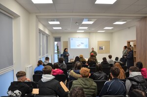 Funkcjonariusze Nadodrzańskiego Oddziału Straży Granicznej aktywnie uczestniczą w spotkaniach z młodzieżą Funkcjonariusze Nadodrzańskiego Oddziału Straży Granicznej aktywnie uczestniczą w spotkaniach z młodzieżą